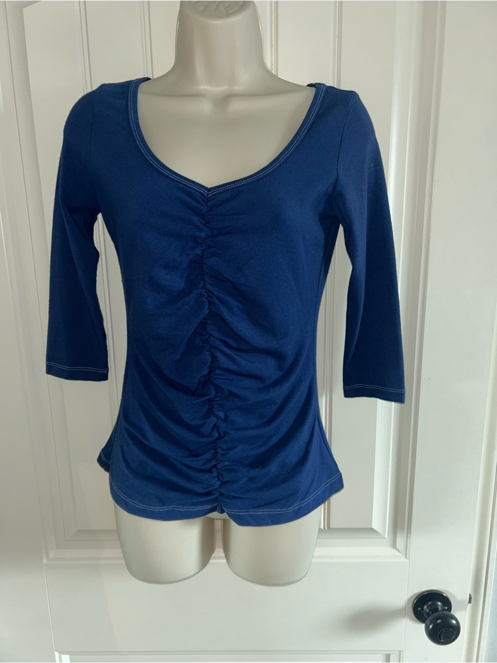 NEW Nally & Millie Women's Blue Ruched Scoop Neck Top - Classic Style Sz M